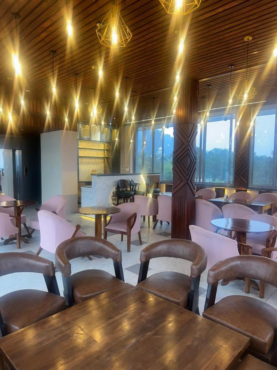 The Grand View Hotel Baijnath Exterior foto