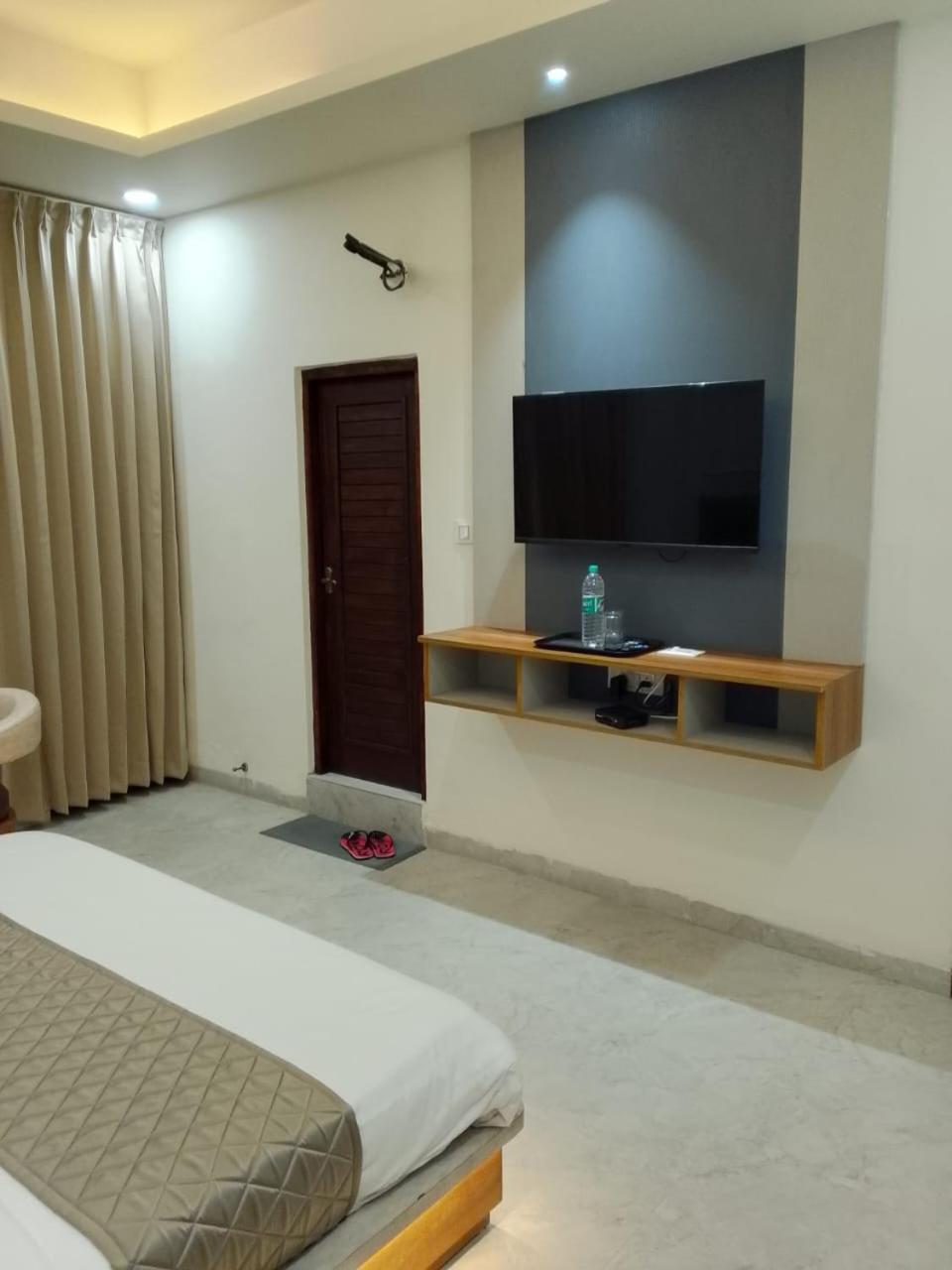 The Grand View Hotel Baijnath Exterior foto